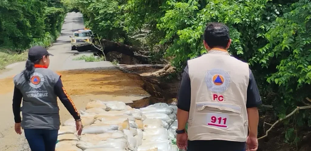 Deslaves, caminos destrozados e inundaciones en Veracruz tras intensas lluvias Deslaves, caminos destrozados e inundaciones en Veracruz tras intensas lluvias