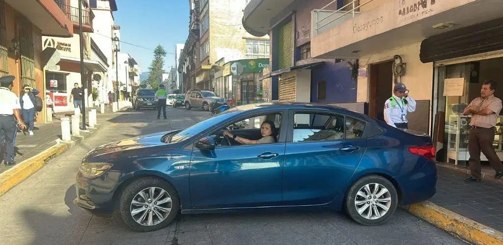 Mujer amenaza a con disparar a tránsitos de Xalapa; es funcionaria del Ayuntamiento