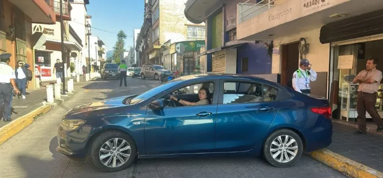 Mujer amenaza a con disparar a tránsitos de Xalapa; es funcionaria del Ayuntamiento
