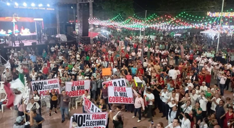 Por desaparecidos y fraude electoral, manifestaciones irrumpen en celebraciones del grito en Veracruz