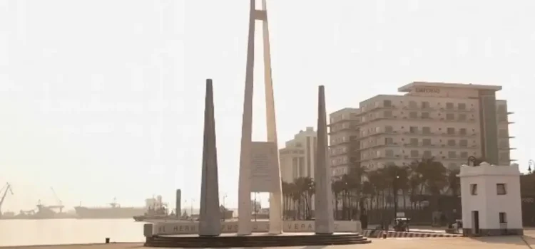 Sheinbaum inaugura Plaza Heroísmo Veracruzano