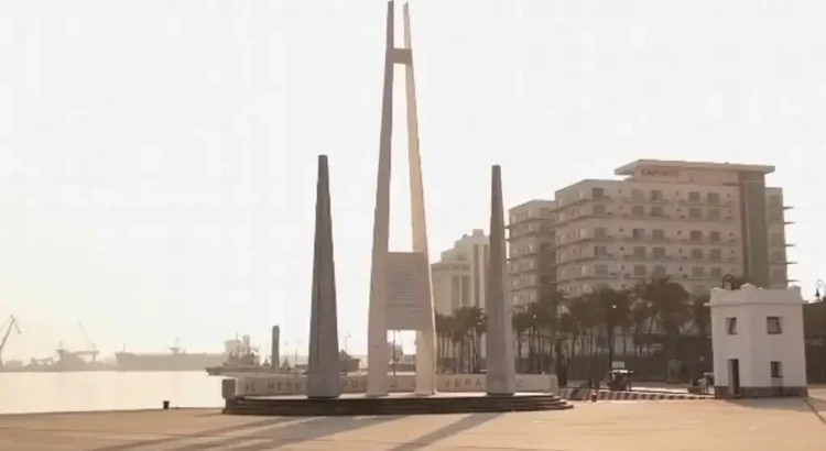 Sheinbaum inaugura Plaza Heroísmo Veracruzano