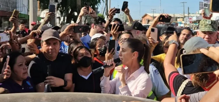 Entre reclamos de la ciudadanía, Sheinbaum evalúa daños en Poza Rica, Veracruz
