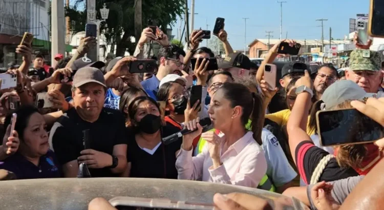 Entre reclamos de la ciudadanía, Sheinbaum evalúa daños en Poza Rica, Veracruz