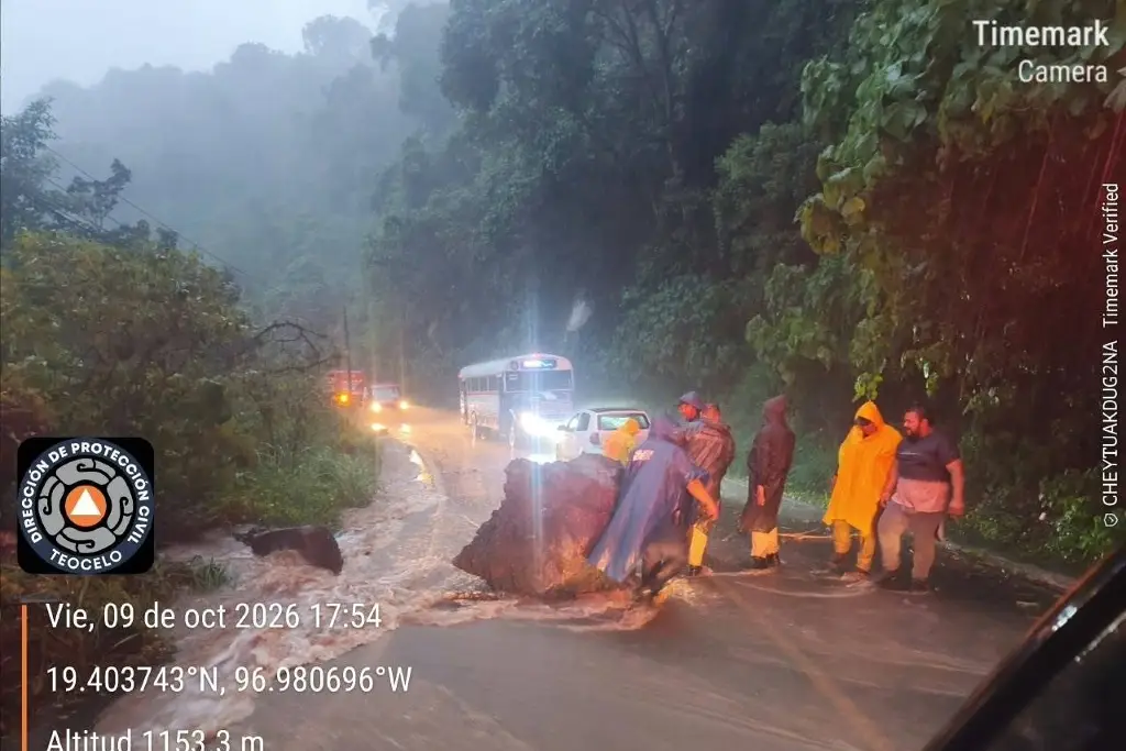 Reportan cierre por deslaves en carretera de Teocelo, Veracruz